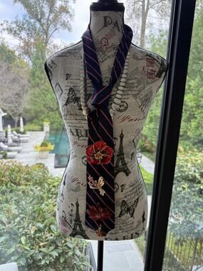 Neck Tie with 4 Brooches